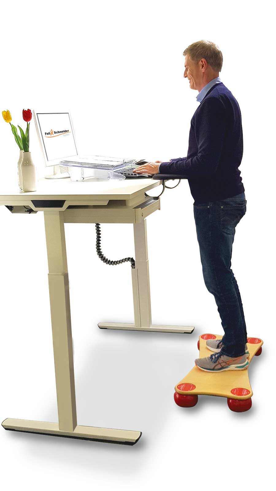 Arbeiten am Sitz-Steh-Tisch – hier: im Stehen mit Armauflage "Underarm Support" von BAKKER ELKHUIZEN und Sitz-Steh-Tisch "CREW T" von Palmberg