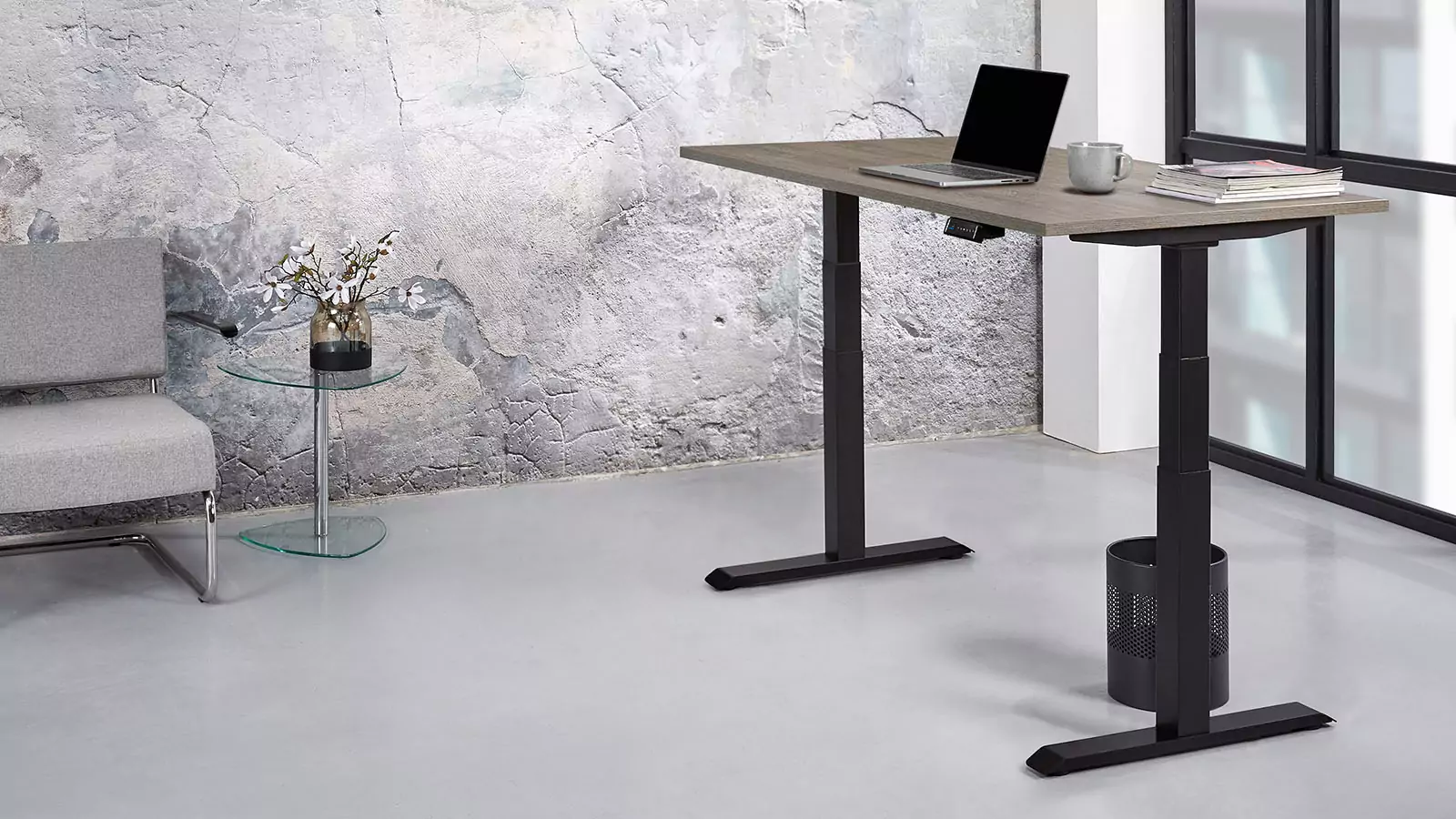 @-MOVE Sitz-/Steh-Tisch, Tisch-Platten-Dekor "Robson Eiche", Gestell "Schwarz"-farben, hoch gefahren, Ambiente