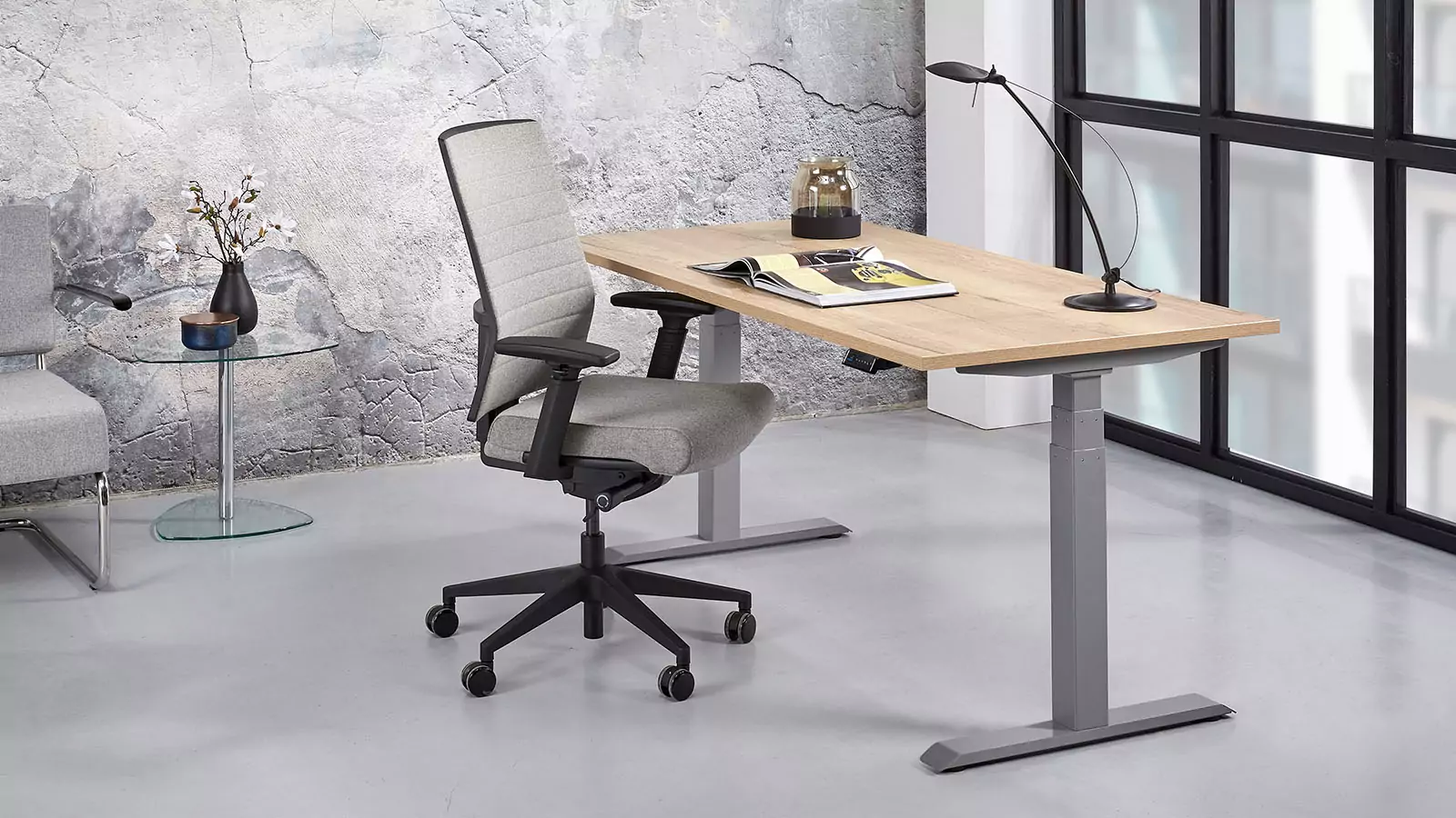 @-MOVE Sitz-/Steh-Tisch, Tisch-Platten-Dekor "Halifax Eiche", Gestell "Aluminium"-farben, runter gefahren